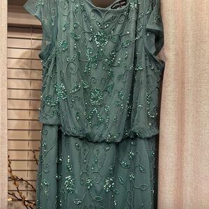 🎀HOST PICK 🎀Adrianna Papell Green Beaded Wedding Dress
